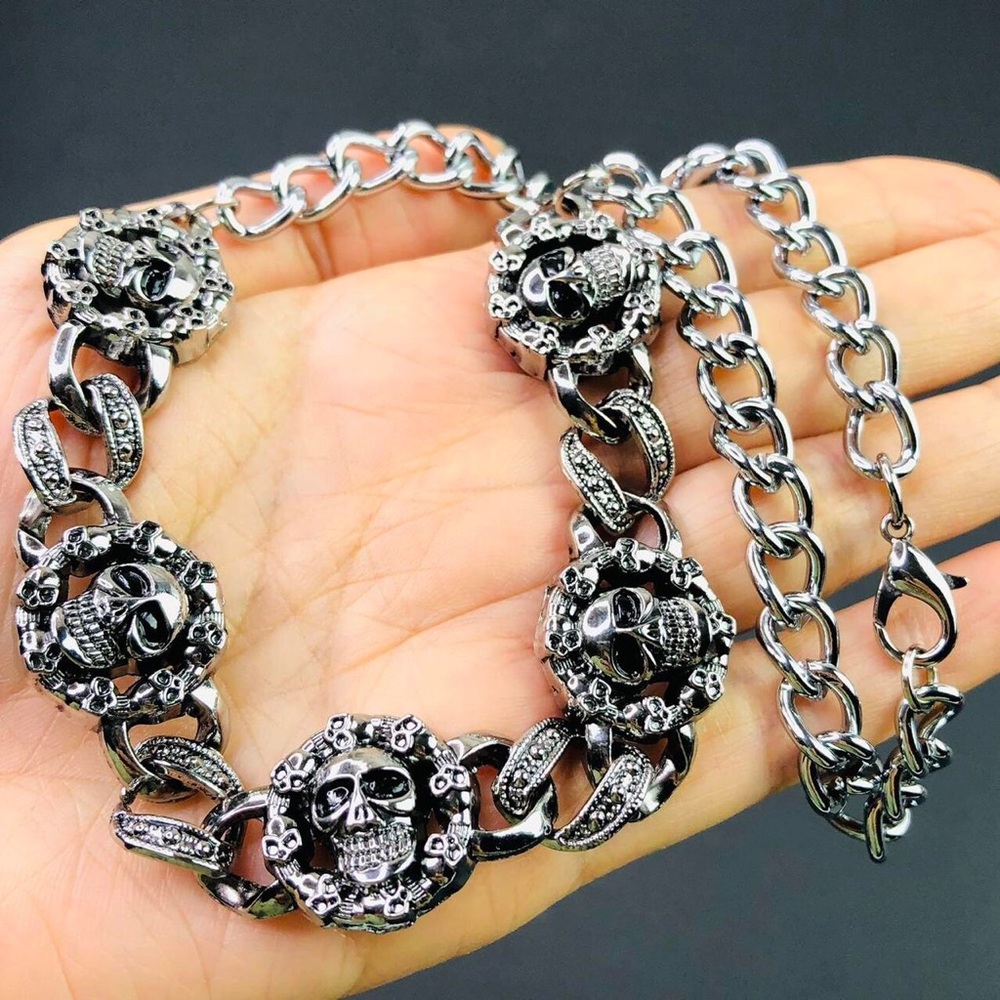 Unisex Chunky Goth Grunge Skulls in Rings chain on curb chain Choker Necklace